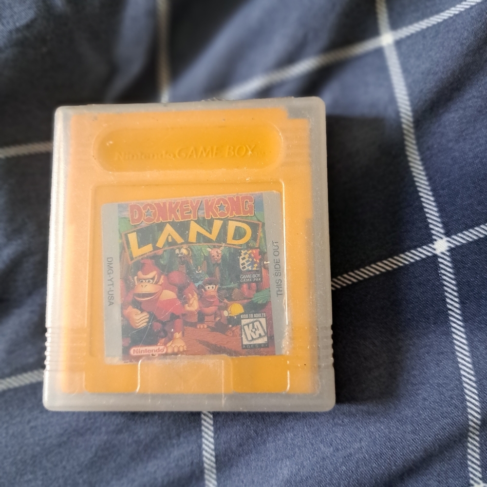 Nintendo Game Boy Cartridge - Donkey Kong Land - Yellow
